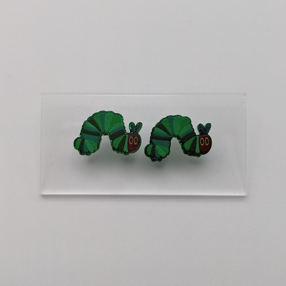 Caterpillar acrylic green glitter stud earrings - Picture 3 of 7